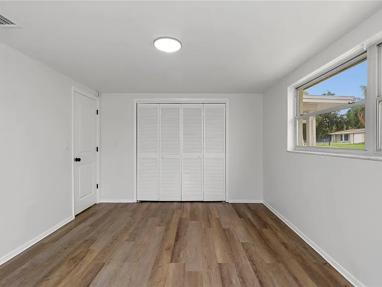 5165 Greenwood St — Photo 20