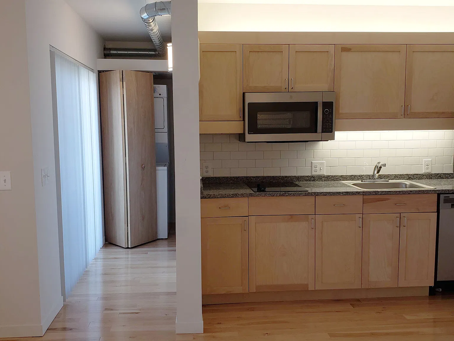 Studio, 370 sqft, $1,245 — Photo 3
