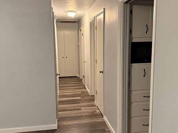 5th image of 3203 Carleton Cir E