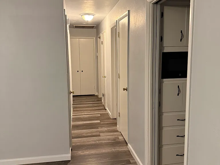 3203 Carleton Cir E — Photo 5
