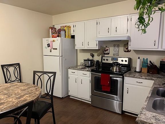 2nd image of 131 N Lincolnway APT 2