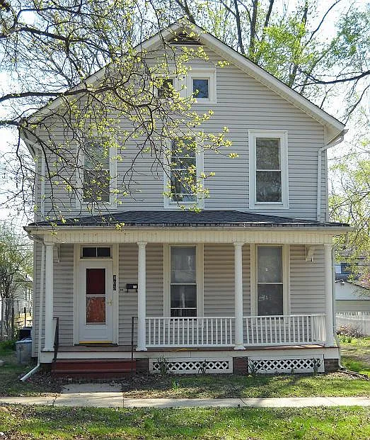 403 W Illinois St photo 1