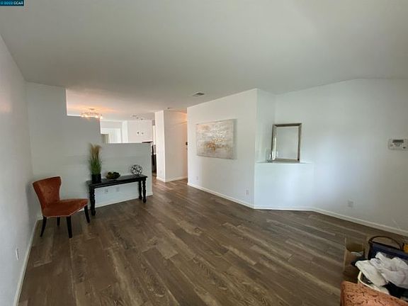 3rd image of 4880 Summer Grove Cir