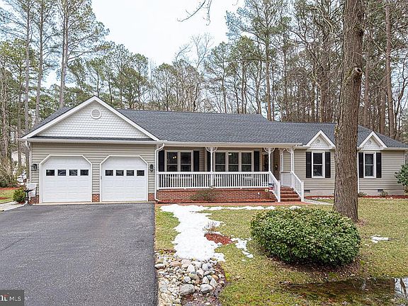 3rd image of 24 Fairway Ln