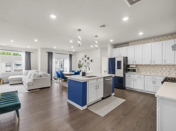 242 Lorhan Dr, Piscataway, NJ 08854