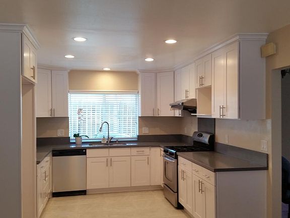 5th image of 121 Costa Bella Dr