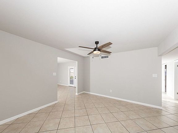 3rd image of 1421 E Kuns Ct