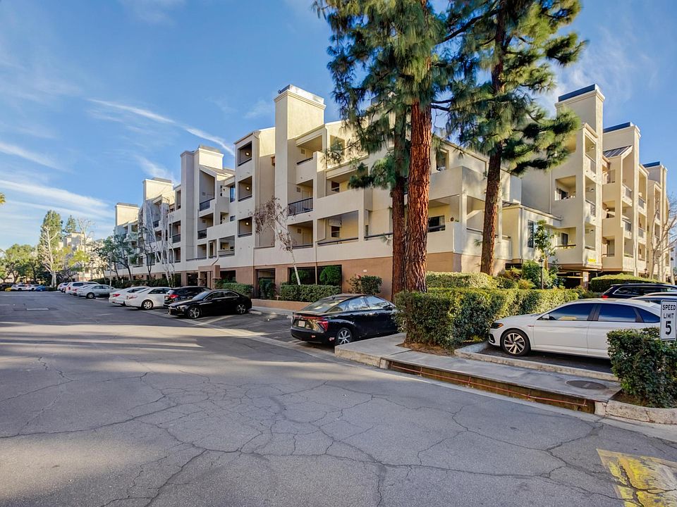 1st image of 5530 Owensmouth Ave APT 212