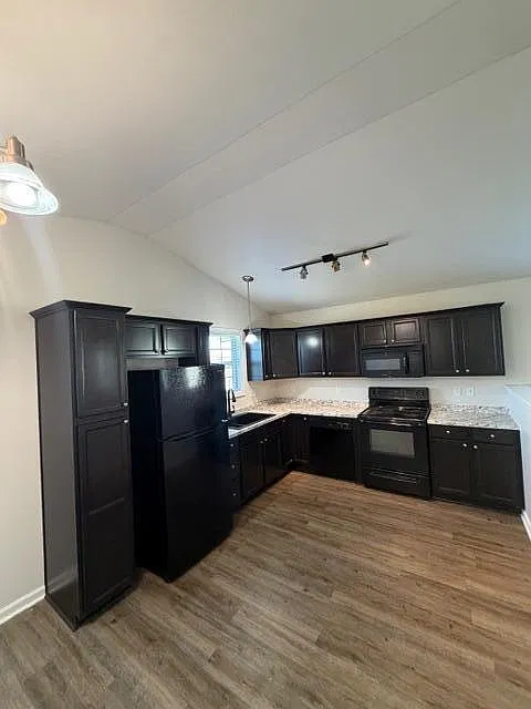 3 bed, 2.0 bath, 1344 sqft, $2,095 — Photo 4