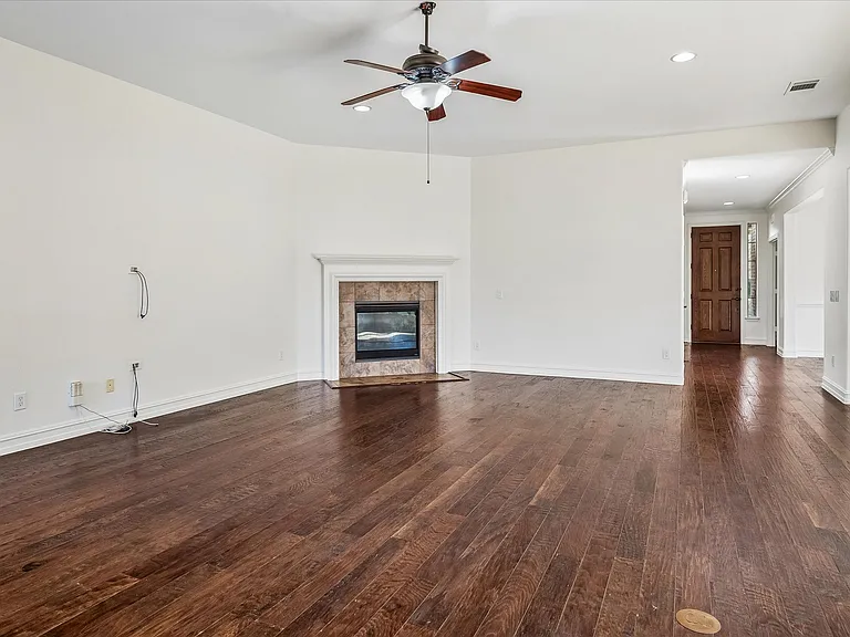 1037 Everglades Dr — Photo 4