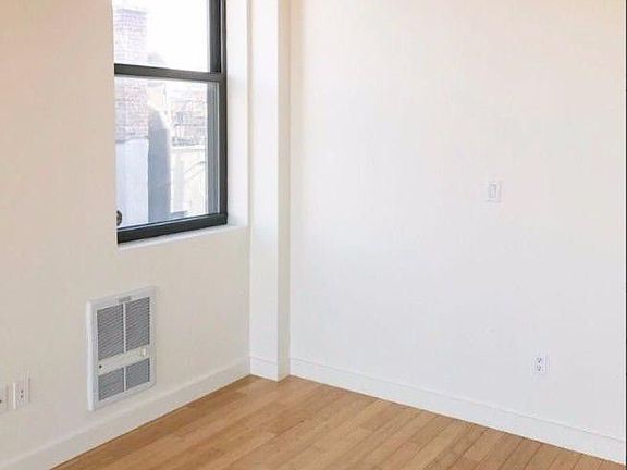 4th image of 92 E 7th St APT 4B
