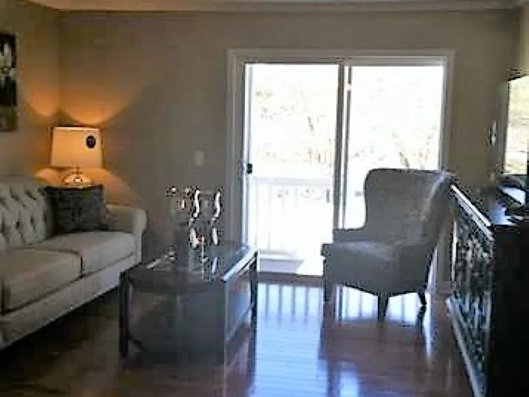 9 Hidden Park Dr #4 — Photo 3