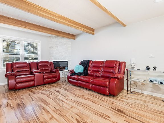 3rd image of 547 Meadow Hill Ln