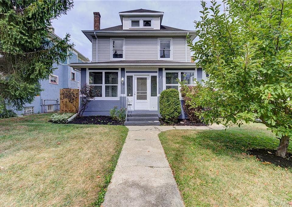 1st image of 807 Bowen St