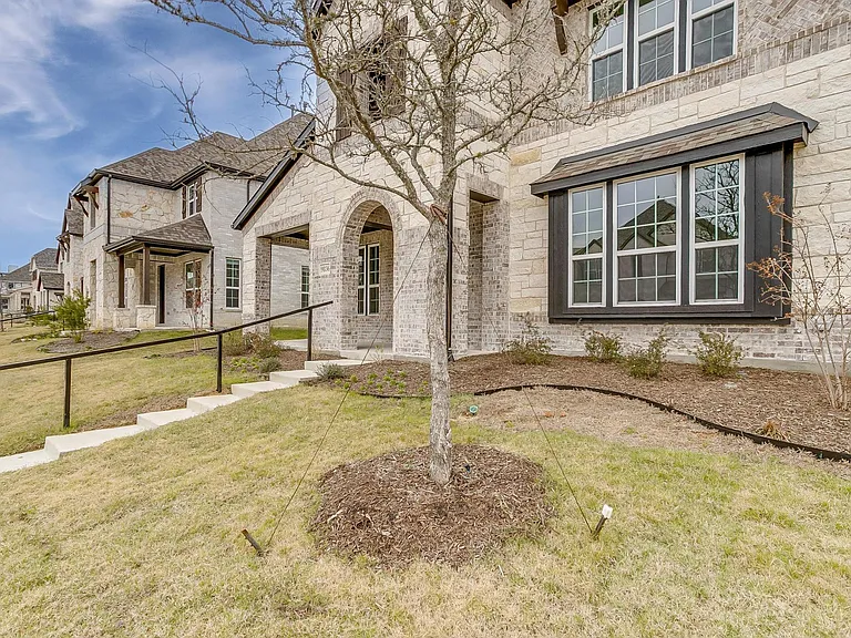 9836 Derbyshire Dr — Photo 101