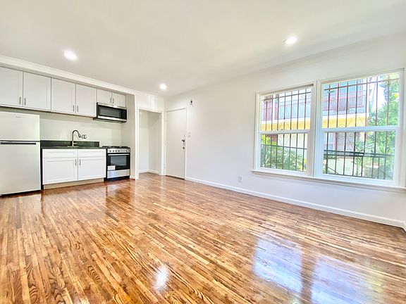 2nd image of 1519 N Laurel Ave #1