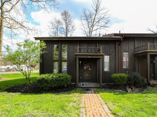 6229 Gladys St, Ravenna, OH 44266
