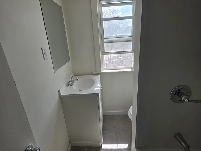 584 Connecticut Ave — Photo 3
