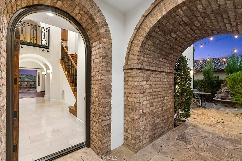 5 bed, 4.5 bath, 4365 sqft, $15,000 — Photo 2