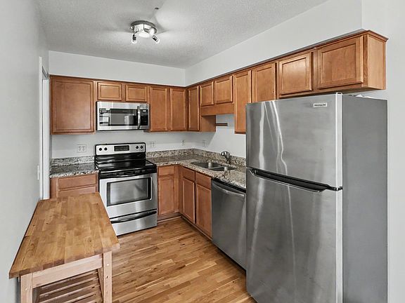 3rd image of 2727 W 43rd St APT 408
