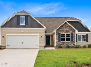 514 Orchard Creek Dr, Richlands, NC 28574