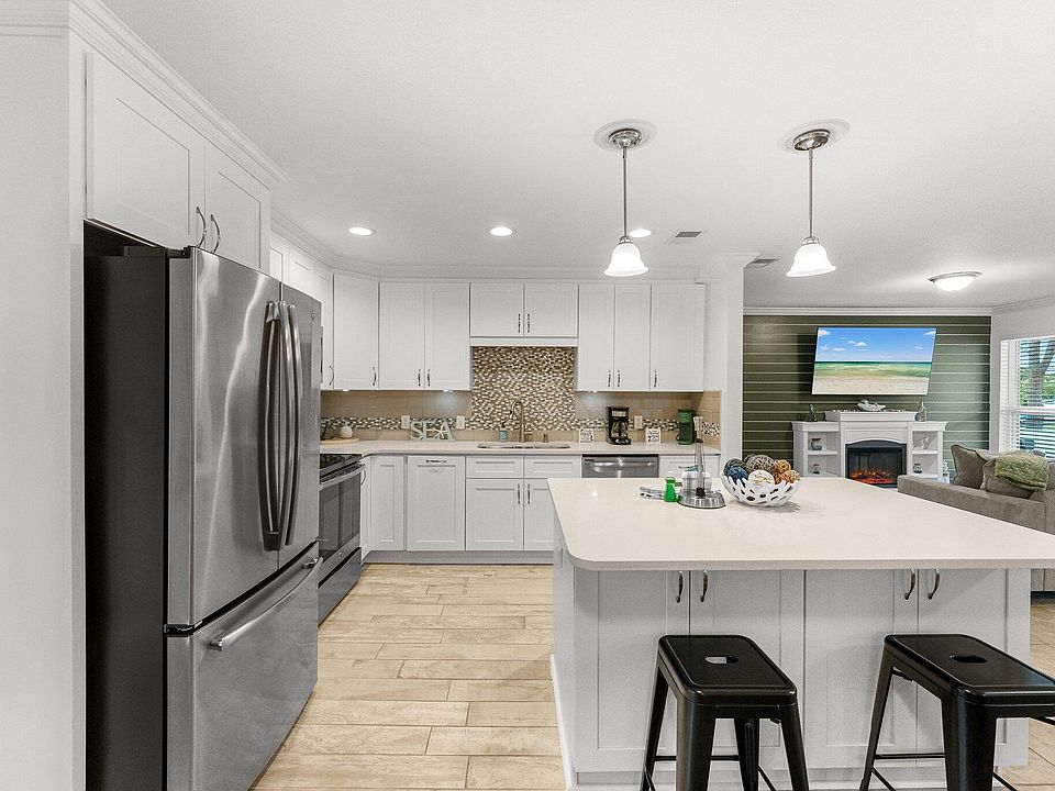1st image of 102 Villa Ct