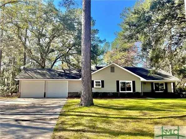 561 Davis Rd, Richmond Hill, GA 31324