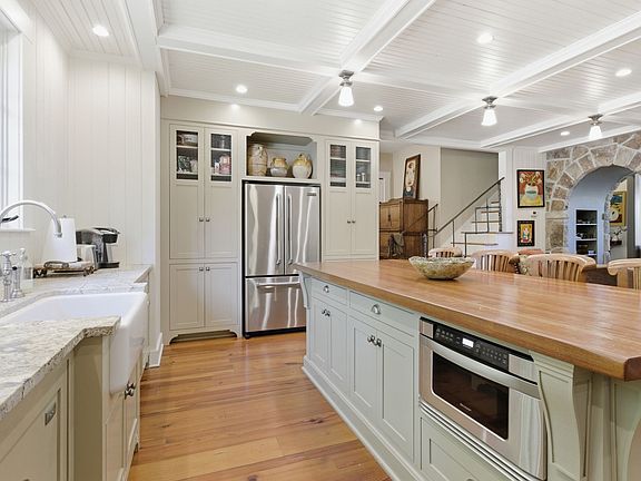 23rd image of 167 Pollywood Ln