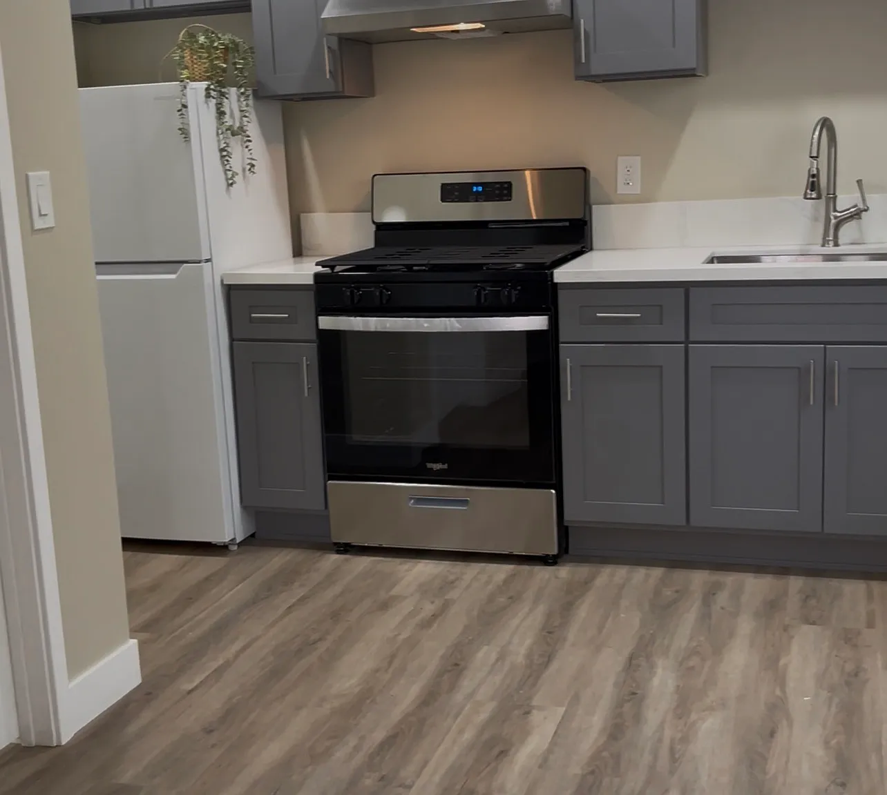1 bed, 500 sqft, $2,100 — Photo 2