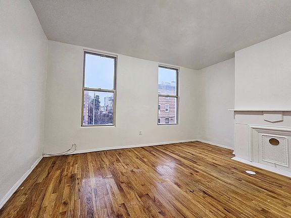 4th image of 760 Evergreen Ave APT 3L