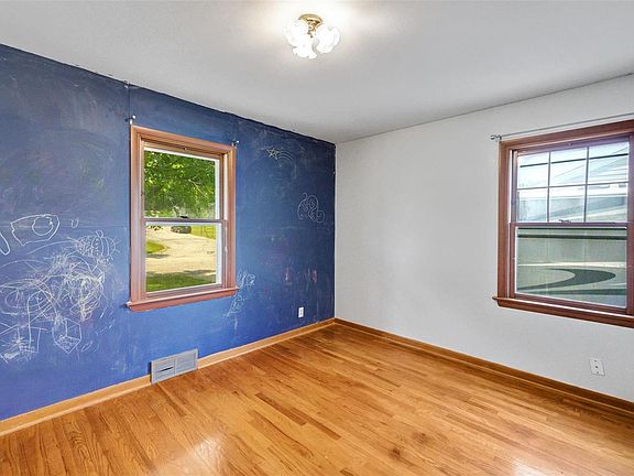 4th image of 10420 Dandridge Dr