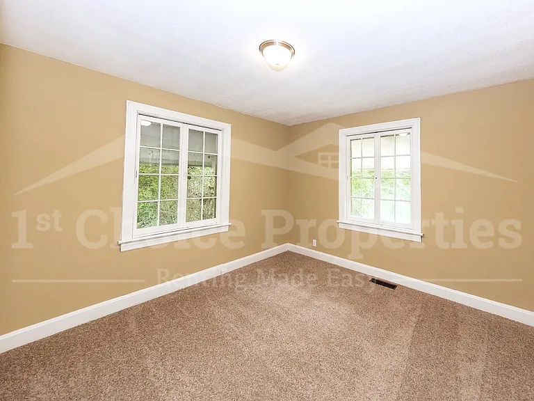 2117 3rd St NE — Photo 16