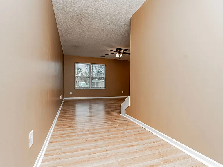 825 Whitetail Ct — Photo 3