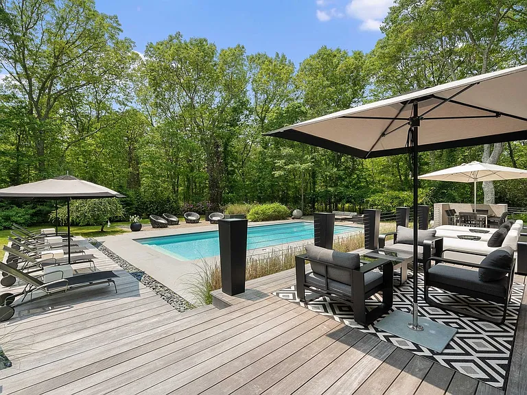 19 Georgica Woods Ln — Photo 12