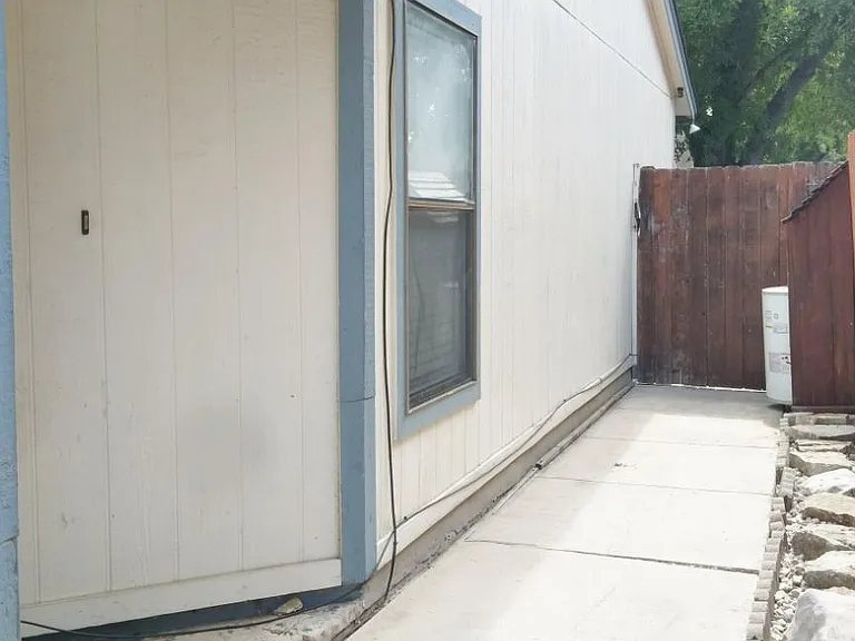 2527 Corian Glen Dr — Photo 16