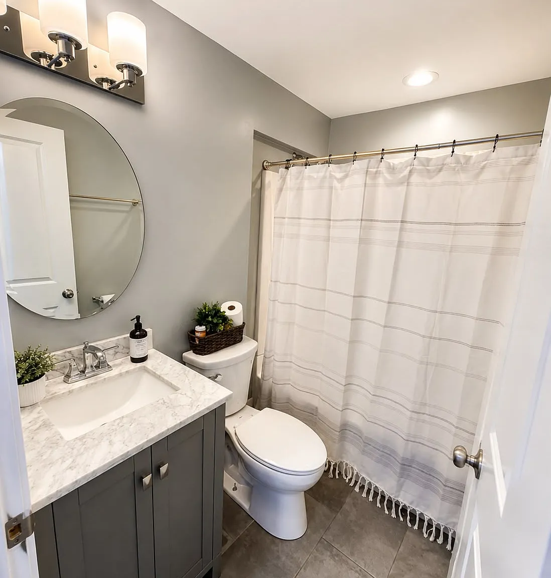 3 bed, 1200 sqft, $9,900 — Photo 2