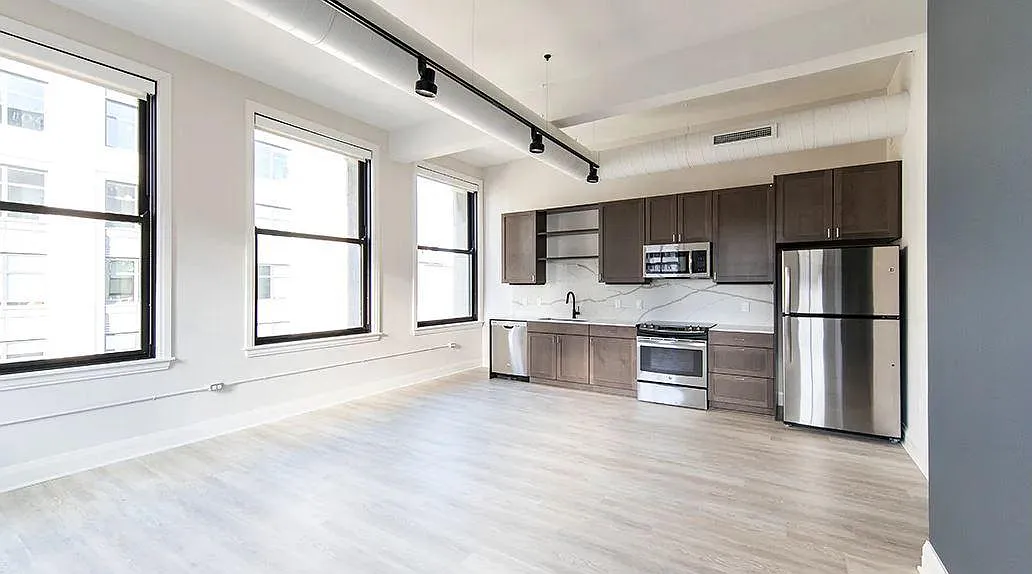 35W — Photo 1