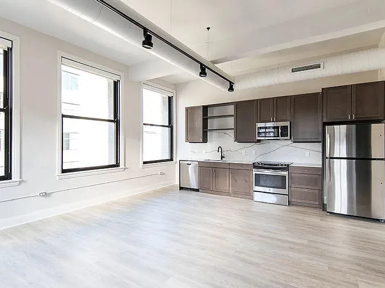 35W — Photo 1