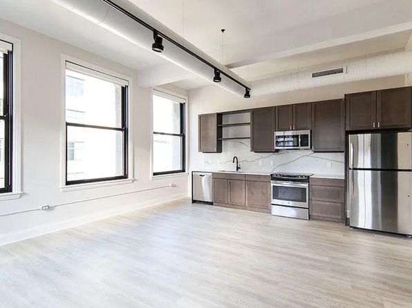 35 W Grand River Ave #701
