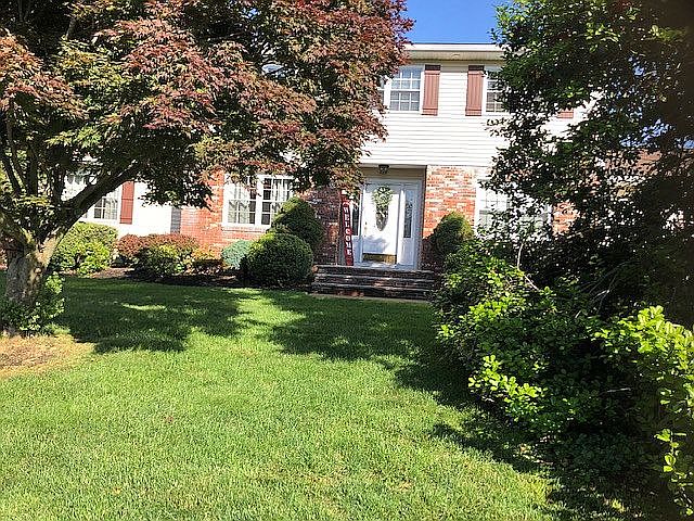 1st image of 336 Twin Oaks Dr