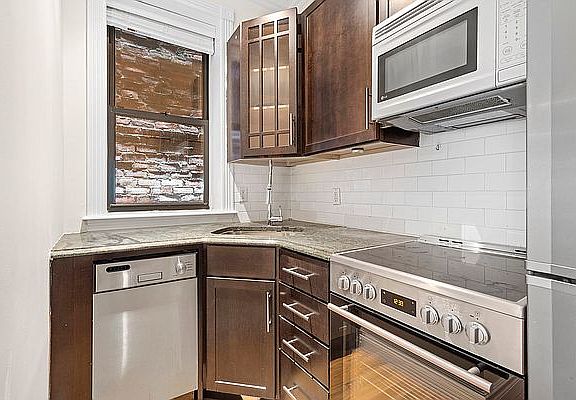 3rd image of 420 E 66th St APT 3E