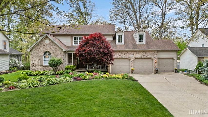 1st image of 821 Red Oaks Ln