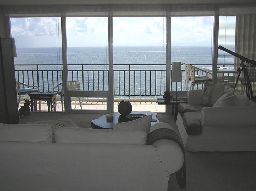 Direct Ocean Living Room