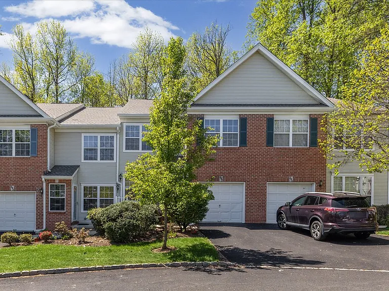 302 Wellington Park Dr — Photo 12