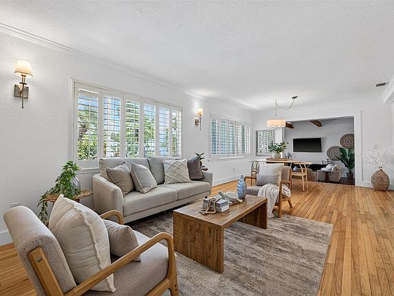 3rd image of 976 Narcissus Ave