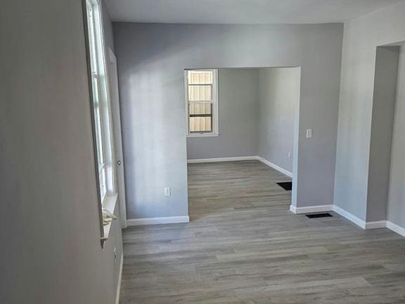 3rd image of 129 Poplar St #B