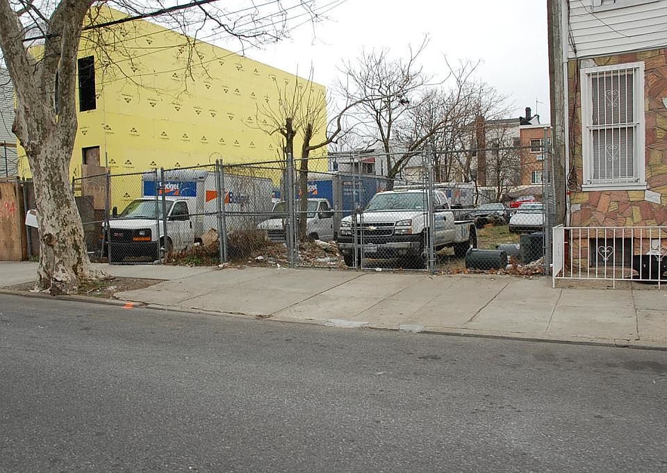 1st image of 390 Shepherd Ave