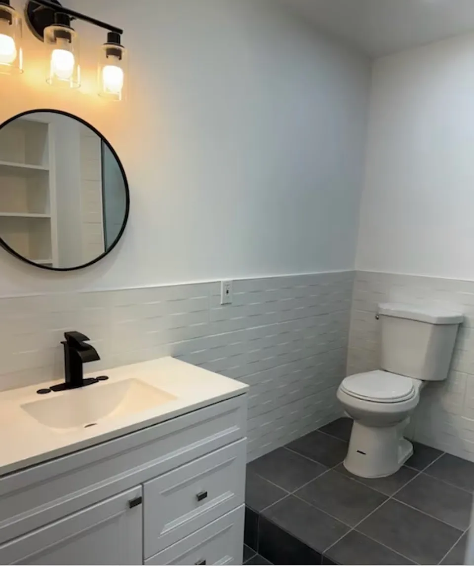 4 bed, 12000 sqft, $4,000 — Photo 1