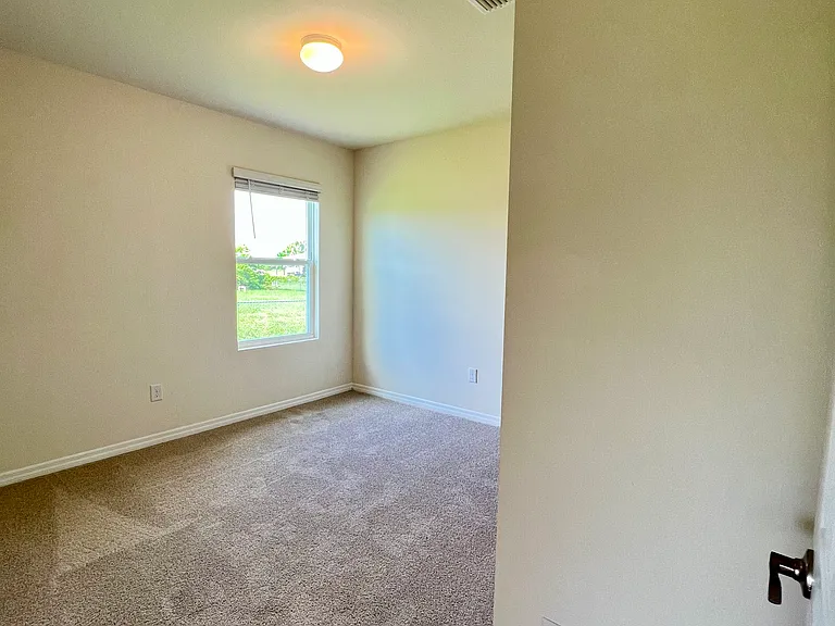 2518 NE 6th Pl — Photo 31