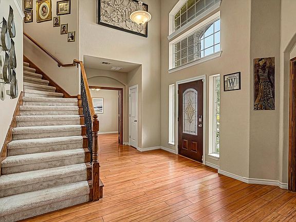 5th image of 422 Old Orchard Dr